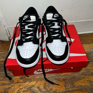 Nike Dunk Low Panda’s, size 6Y